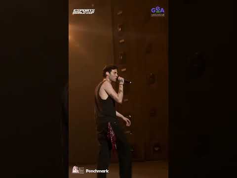 يا أبيض يا أسود قصة حياتي وكل حكاياتي مع اني عادي عادي عايشها في النص رمادي