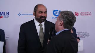 NFL Football legend Franco Harris helps raise money to fight cancer.