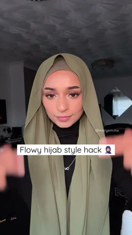 Flowy hijab hack🧕🏼 #hijabinspiration #hijabtutorial #hijabi #shorts #muslimah