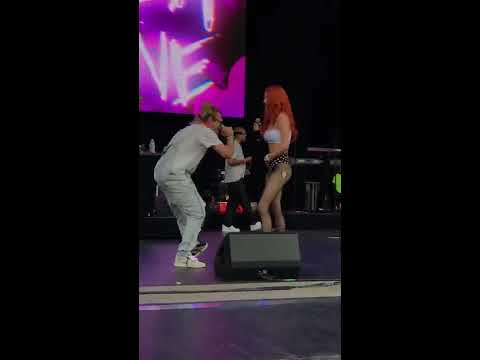 Bella Thorne - NEW SONG 2018 WITH MOD SUN (live at the Billboard Hot 100 Fest)