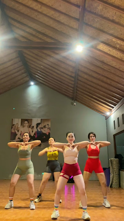 banyak gerak supaya sehat hehe #dance #tante #mom #beautiful