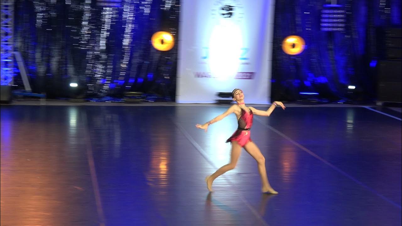 Арина Денисова АКРО танцор