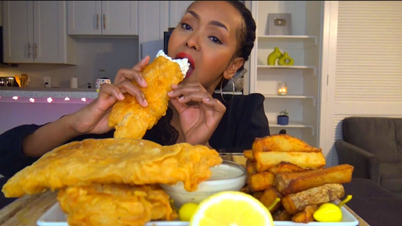 ASMR * Fish And Chips (Crunchy Eating Sounds) * اكل السمك الفيليه المقلي وشيبس بطاطس