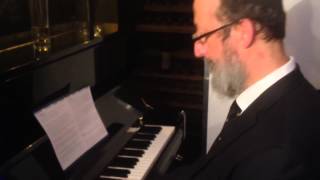 Video thumbnail of "Piano bar Hassidique !!!"