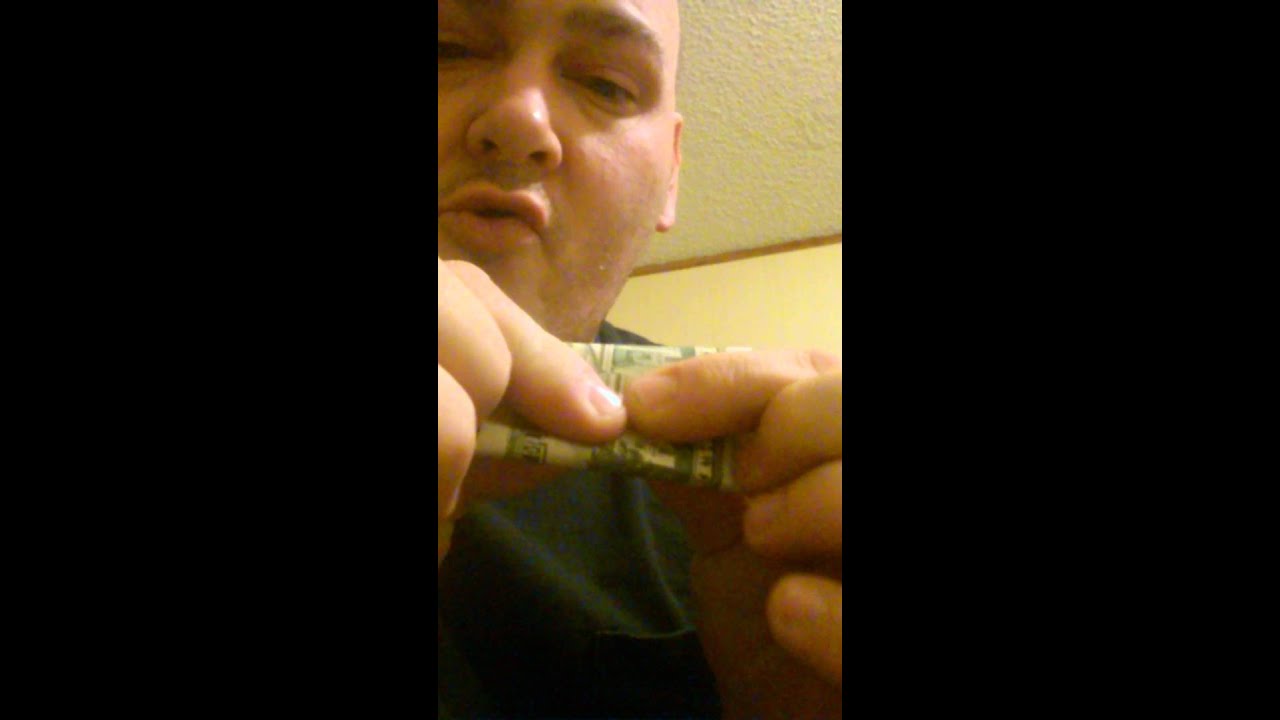 How to roll a cigarette with a dollar bill
