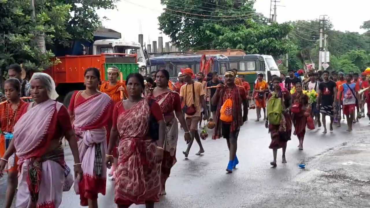 আর ক'টা দিন পরেই বৈদ্যবাটী-তারকেশ্বর রোডে আবারও এই দৃশ্য দেখতে পাওয়া যাবে। 