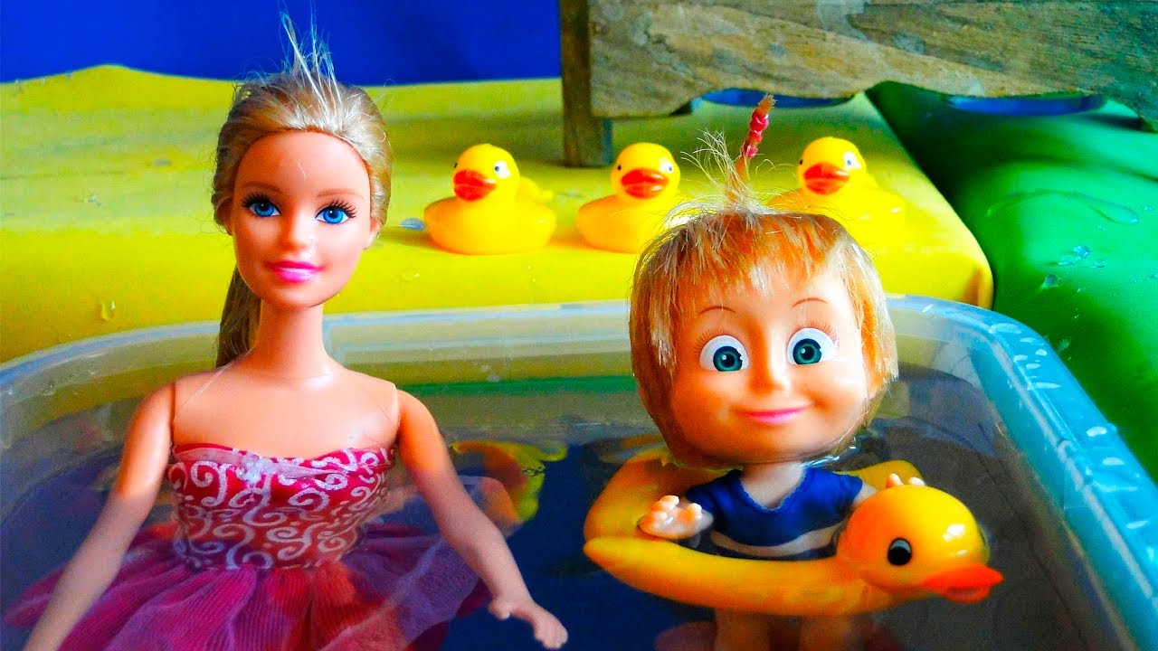 bajka Masza i Niedźwiedź po polsku Barbie i Masza pływają w basenie - YouTube