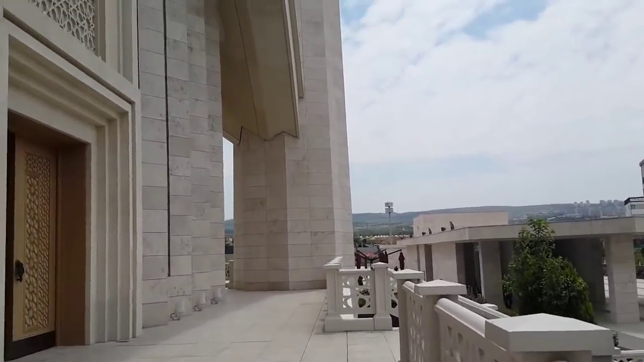 FERRUH MUŞTUER HOCAMDAN ÖĞLEN EZANI