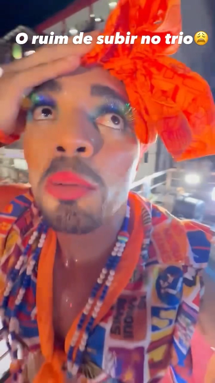 O ruim de subir no trio.  #carnaval #salvador #ssa