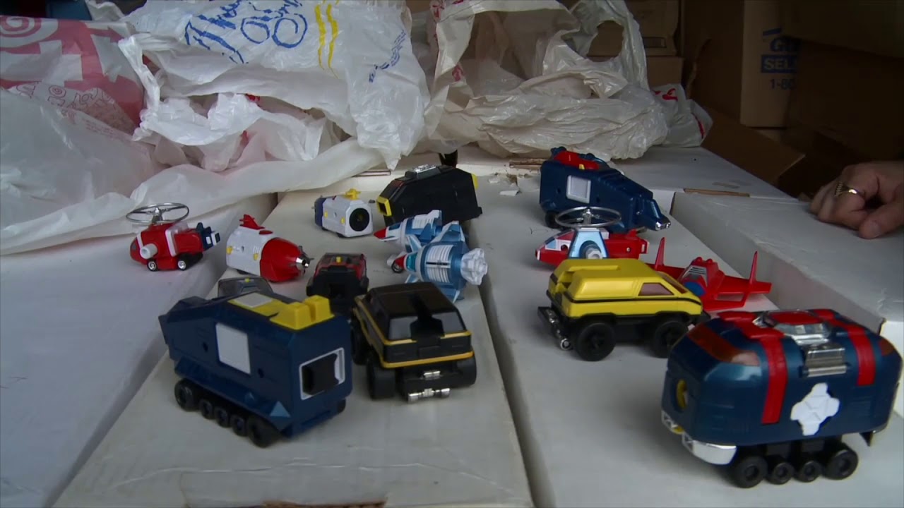 COLLECTABLE SPECTACLE - Mark Bellomo - 4 of 18 (Toy Collection)