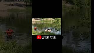 У Пущі-Водиці водій #Ford пустив своє авто у плавання #пдр #дтп #carcrash