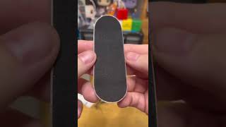 THESE ARE AWFUL #fingerboards #fingerboarding #fingerboard #techdeck #slushcult Resimi