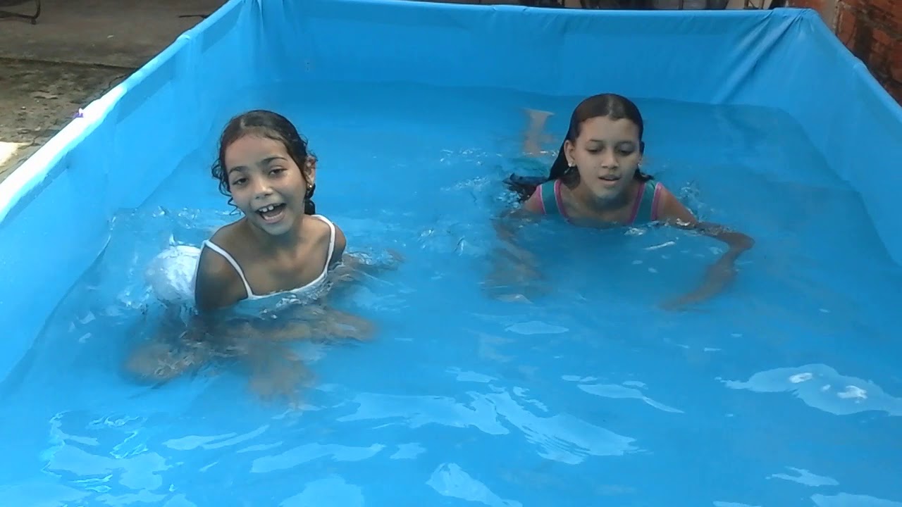 Banhando Na Minha Piscina De Plástico Com Minha Amiga😁😀😂😙😘😘😘 Youtube