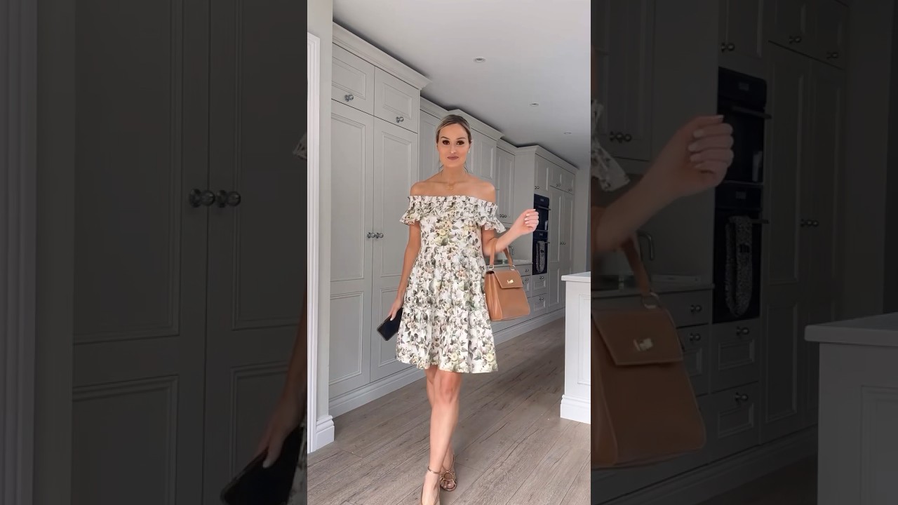 4 outfits, 0 plans! Friends bailed again—fashion show, anyone?😂💃