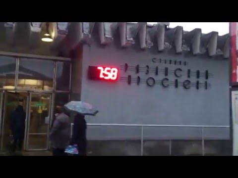 Ломают ларьки-магазинчики у метро РЯЗАНСКИЙ ПРОСПЕКТ Ломают ларьки-магазинчики у метро РЯЗАНСКИЙ ПРОСПЕКТ
