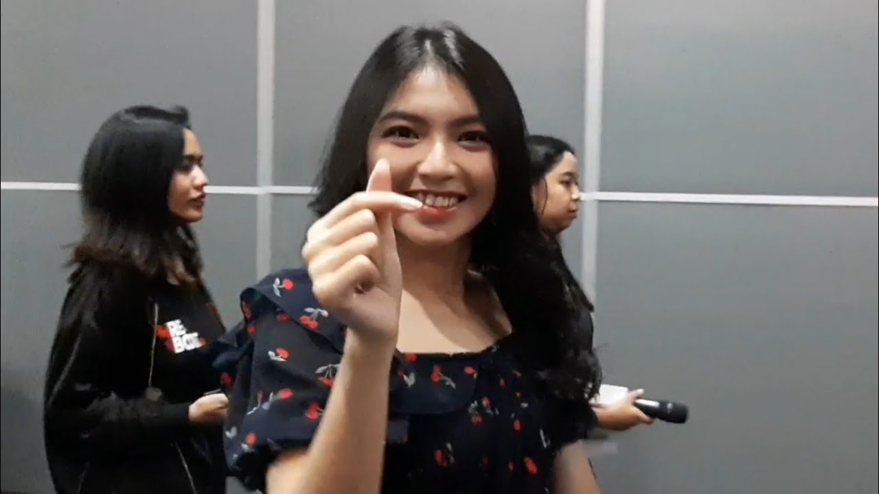 JKT48 [Fashion] - Fans nyanyi 'Happy Bday' untuk Shani | HS Idol no Yoake