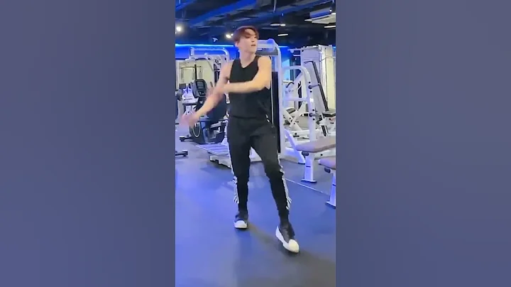 His body moves 👏🏻😍 #hoshi #seventeen #carat #shorts #tiktok #kpop #svt