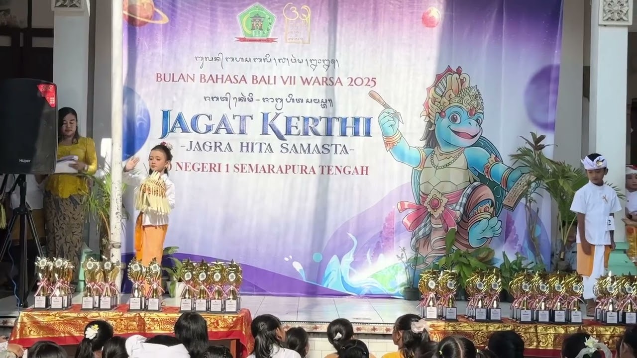 Lomba Busana Adat Ke Pura Kelas 1B SDN 1 Semarapura Tengah Tahun 2025 