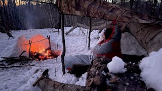 NO TENT WINTER CAMPING in the MOUNTAINS - EMERGENCY SHELTER - BUSHCRAFT - SUBZERO OVERNIGHT SOLO