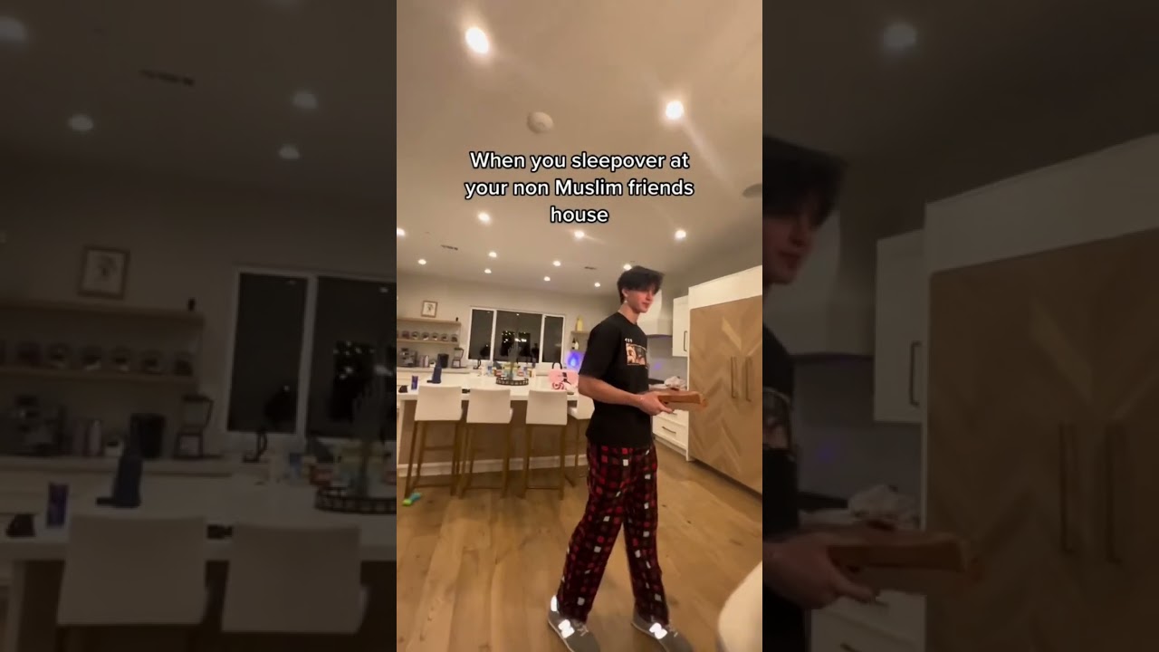 Когда ночуешь у друзей-немусульман ☹️ 
