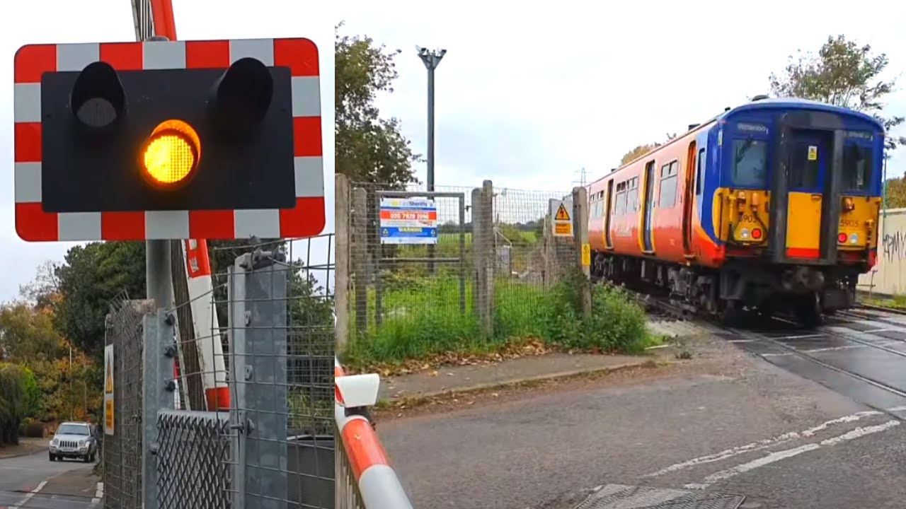 Wokingham Easthampstead Road Level Crossing, Berkshire YouTube