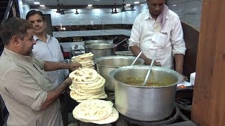 Lunch in Just Rs 20 for Poor People at Rehmatullah Hotel Opposite Jama Masjid Delhi
