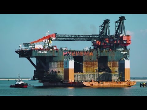 Dockwise Vanguard loading Hermod