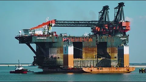 Dockwise Vanguard loading Hermod