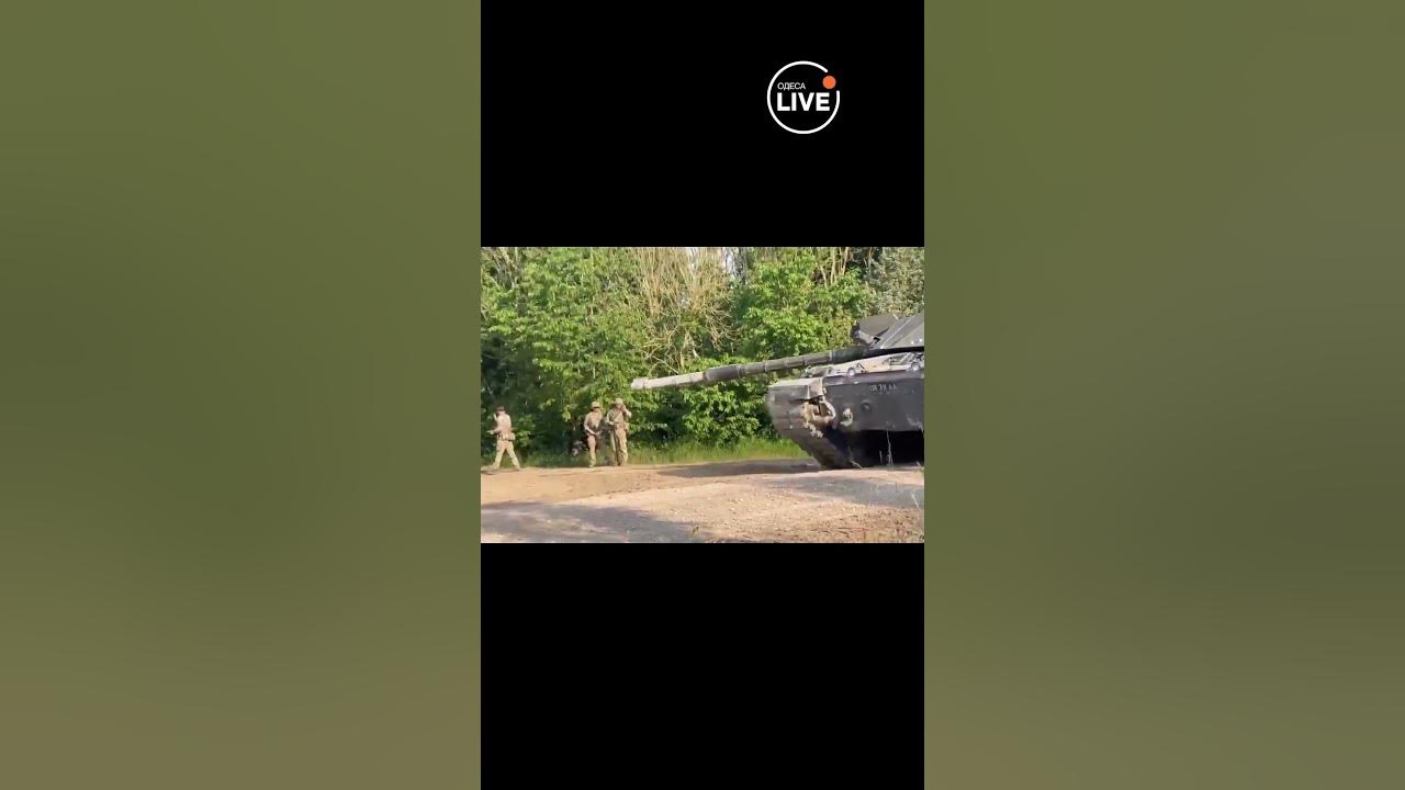Челенджер 2 розсікає - YouTube