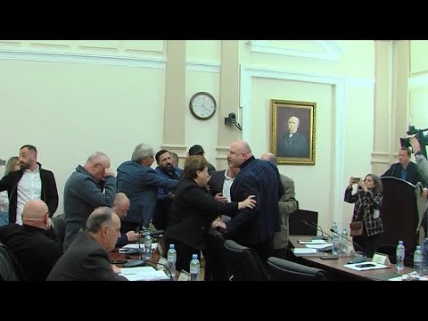 ხმაური ბათუმის საკრებულოს სხდომაზე