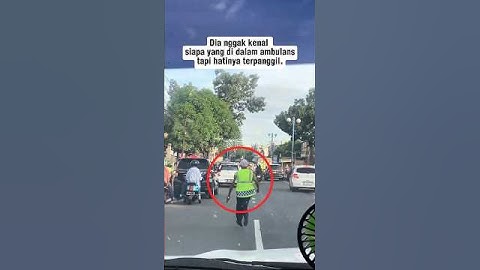 Momen Haru Tukang Parkir Bantu Buka Jalan Untuk ambulan #shorts #ambulance #youtubeshorts