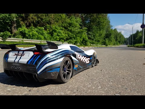 видео: TRAXXAS XO1 160 км/ч ? ... Выжимаем максимум против мотоцикла! Мощный краш!