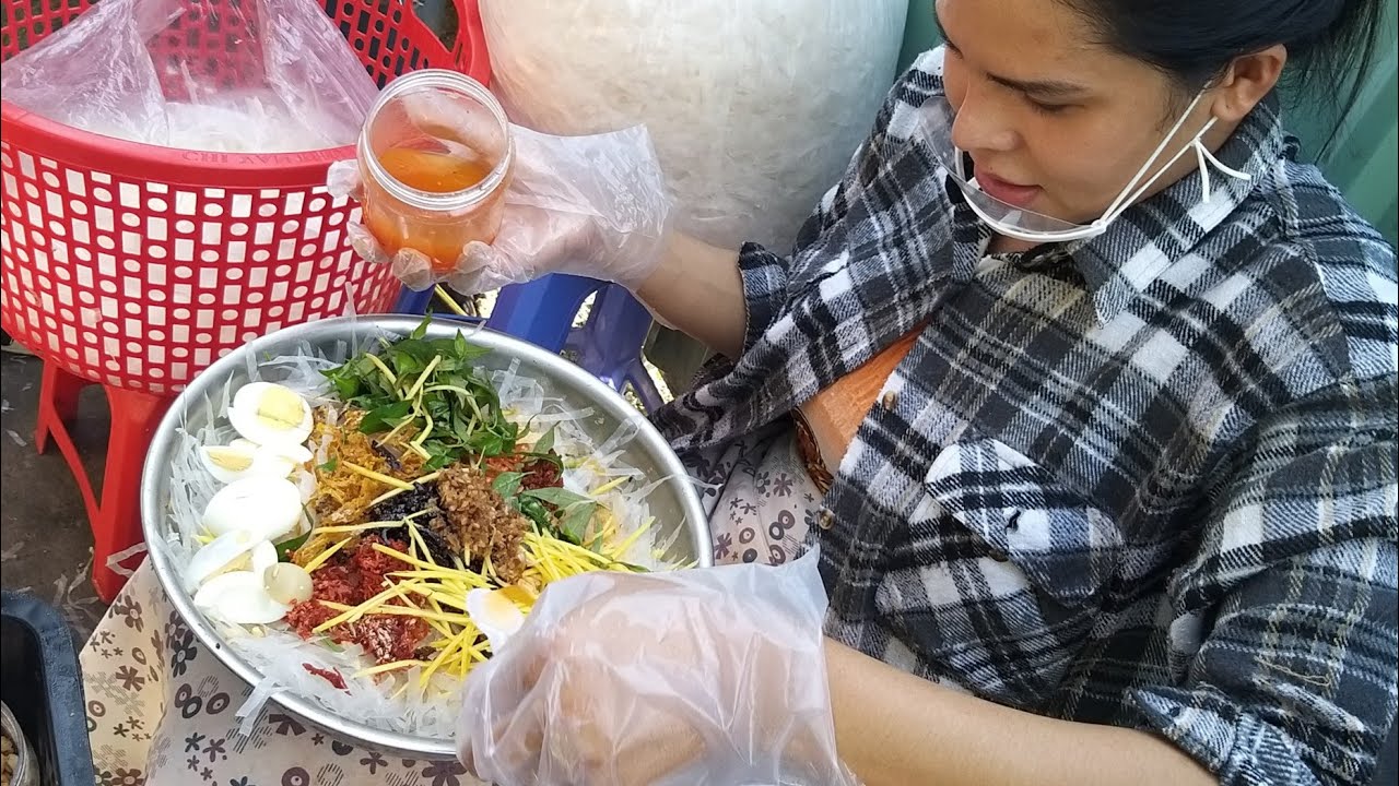 Bánh tráng trộn DIVA Cát Thy có gì mới?