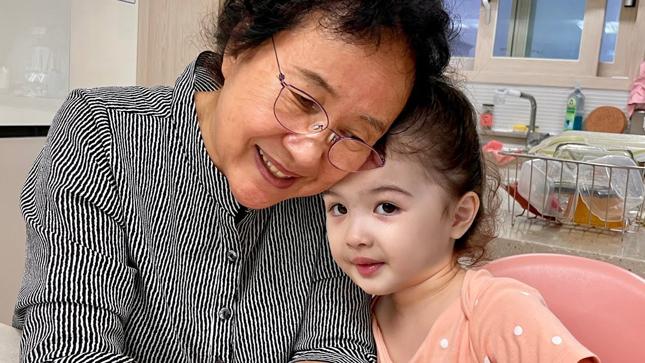 [VLOG] 2세 손녀를 향한 74세 할머니의 찐사랑 모음 (친구같은 할머니, 남다른 자녀 교육법) - YouTube