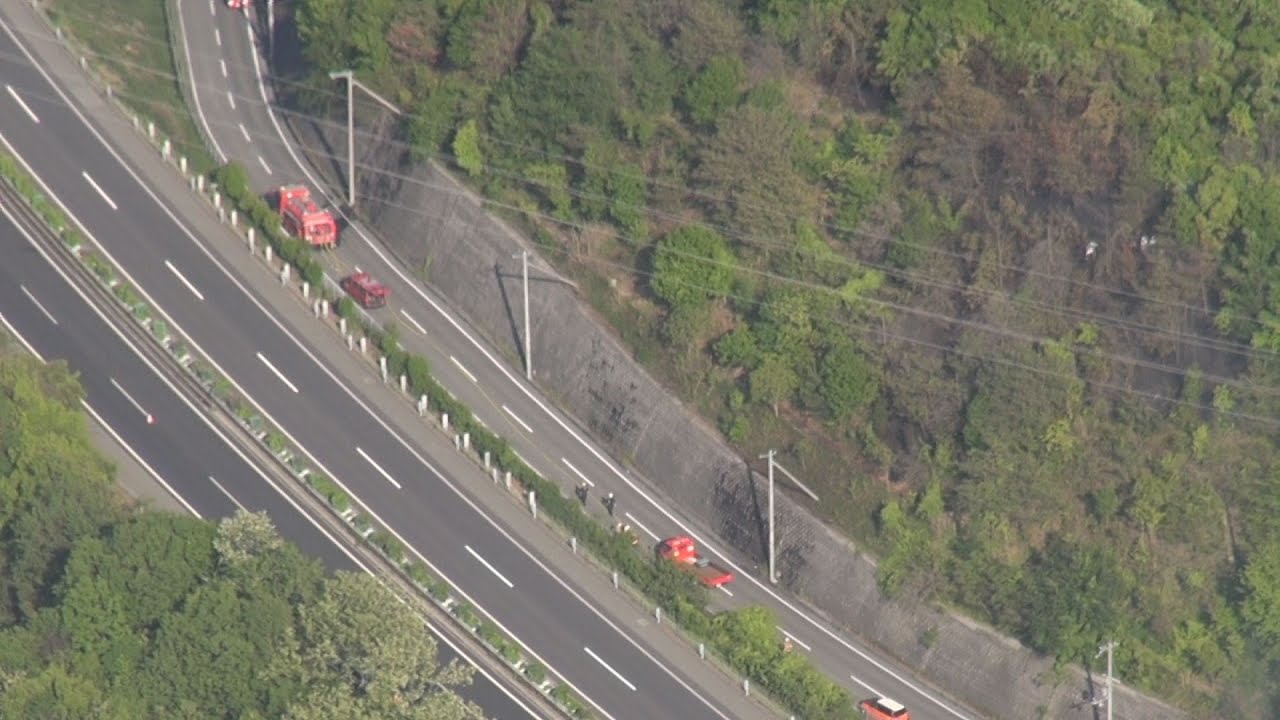 兵庫で山林火災 山陽道が通行止め - YouTube