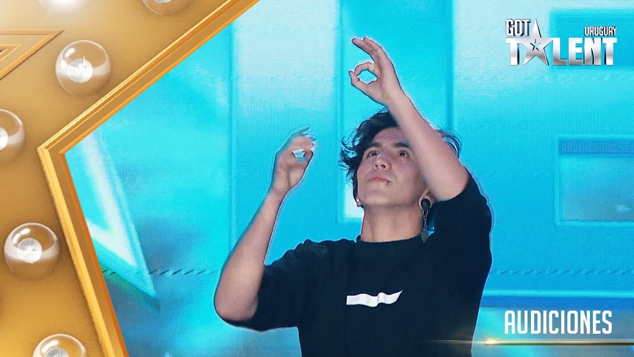 ¡EMILIANO interpretó una canción con lengua de señas!