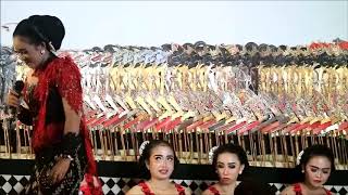 Kieko Suwaryo Vs Niken Salindri