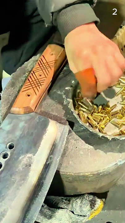 proses pemasangan gagang pisau dengan alat keren #shorts