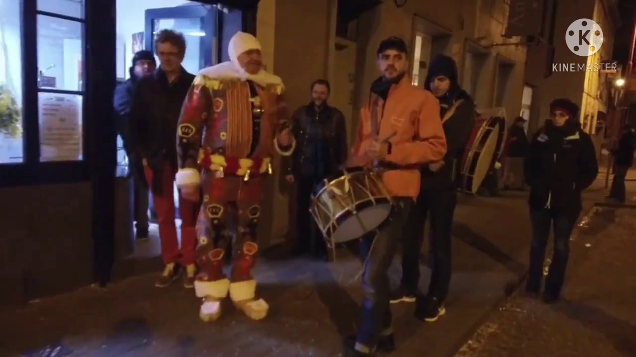 Carnaval De Binche : Ramassages Du Mardi Matin