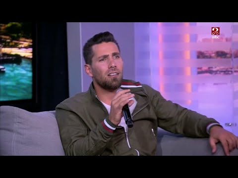 المطرب عزيز مرقة يغني مقطع أغنية من ألبومه الجديد إهداء للجمهور المصري 