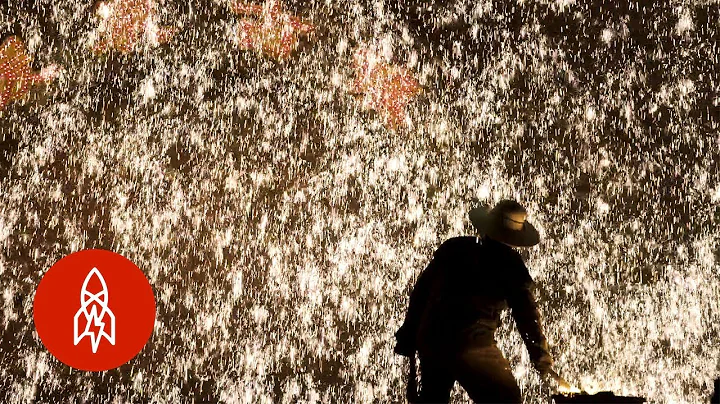 The Spectacular Chinese Tradition of Molten Iron Fireworks - DayDayNews