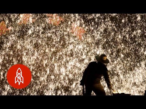 Video The Spectacular Chinese Tradition of Molten Iron Fireworks