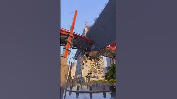 Realistic Zeppelin vs Building