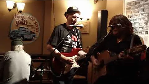 Christies Pub Sunday Night Jam Session - Joanne Ar...