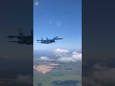 НЕБЕСНА КРАСА УКРАЇНСЬКИЙ ЛІТАК НА БОЙОВОМУ ЧЕРГУВАННІ НА ТЛІ ЧУДОВИХ КРАЄВИДІВ