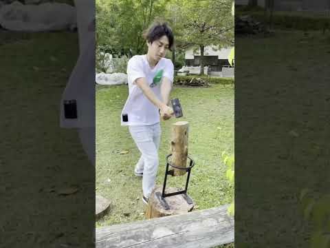 素人がまき割りするとこうなる 股間 強打 割れたのは 金玉 Shorts