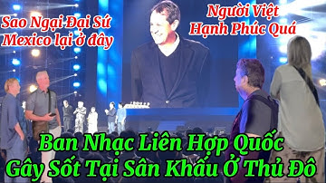 Ngài Đại Sứ Đặc Mệnh Toàn Quyền Mexico Xuất Hiện Trong Ban Nhạc Biểu Diễn Tại Phố Đi Bộ Hồ Gươm