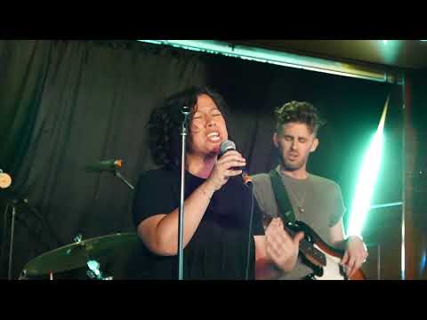MAHALIA BARNES +