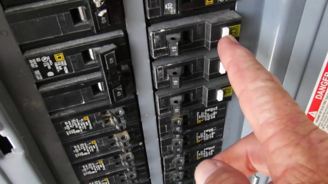 Home Inspector In Seattle Shows Faulty Arc Fault Breakers And Testing