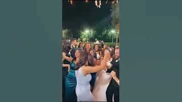 مهرجان بنت الجيران حسن شاكوش وعمر كمال على رقص شرقي بنات جميلات فى حفلة زفاف 